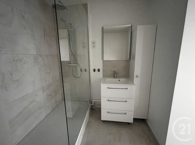 Appartement F2 à louer - 2 pièces - 50.1 m2 - PARIS - 75015 - ILE-DE-FRANCE - Century 21 Farré Pernety